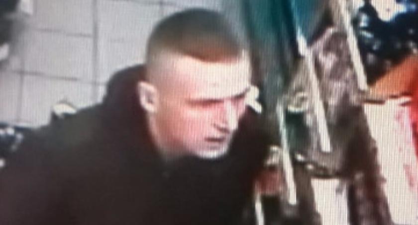 Policja szuka sprawcy kradzieży. Poznajecie tego mężczyznę?
