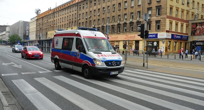 Trójka robotników trafiła do szpitala, poraził ich prąd