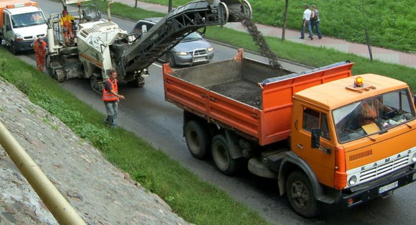 Będa utrudnienia w ruchu bo remontuja nawierzchnię