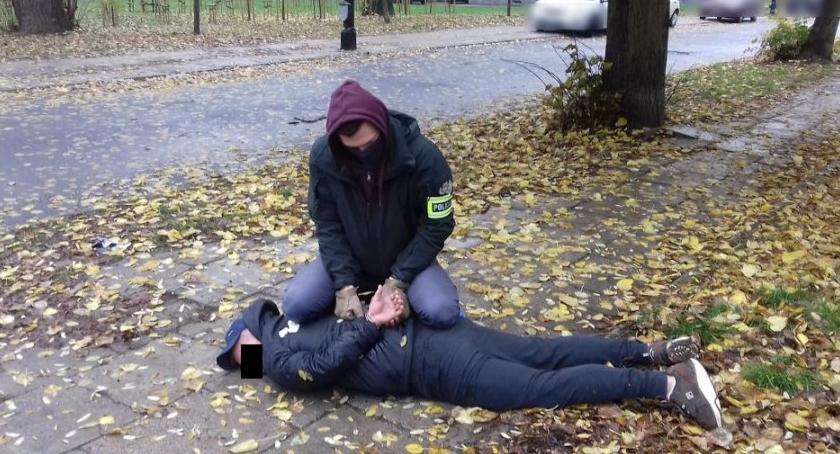 Ukradł dwa auta na Targówku. Namierzono go na Żoliborzu jak zmieniał tablice