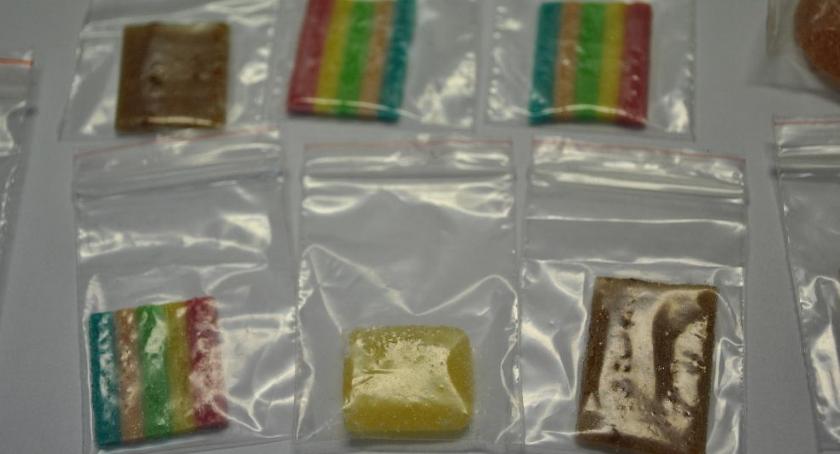 Narkotyk LSD w cukierkach na poczcie. Zatruło się dziecko