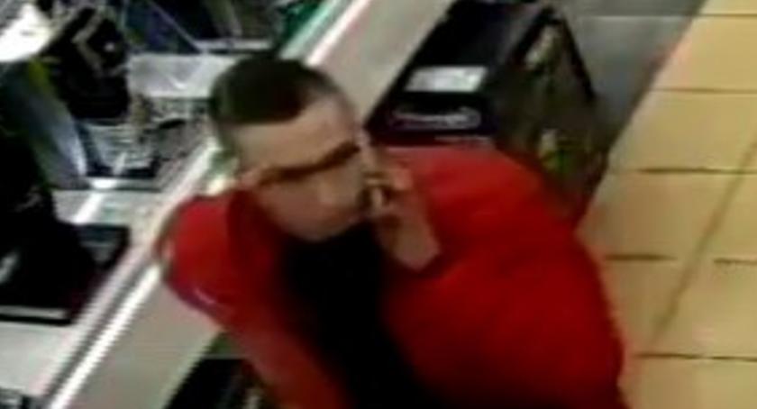Złodziej poszukiwany. Ukradł ekspres do kawy na terenie Homepark Targówek