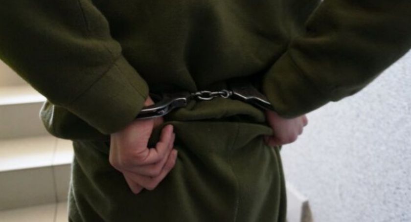 Mężczyzna posiadał kokainę i kilkaset białych tabletek