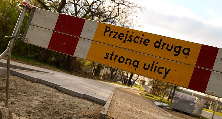 Przejście drugą stroną ulicy