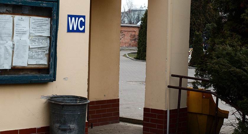 WC na Cmentarzu Bródnowskim