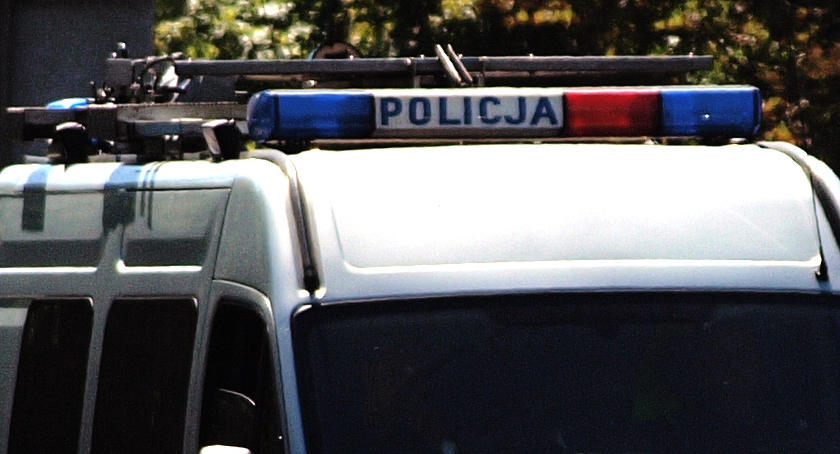Policja poszukuje sprawców kradzieży mieszkaniowej
