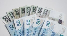 Ponad 2.000 złotych straty po „wizycie” kilku osób w sklepie. Rozpoznajesz je? (Wizerunek w galerii)
