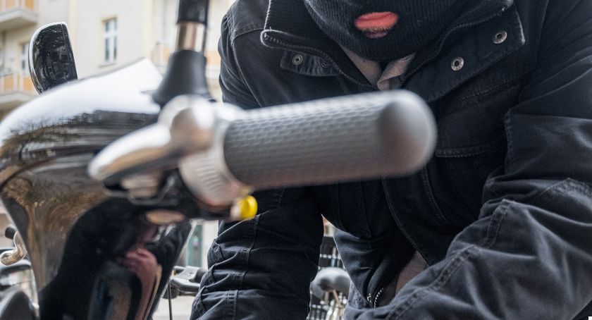 Funkcjonariusze policji zatrzymali sprawcę kradzieży skutera