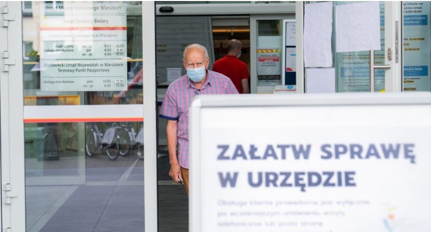 Warszawa znosi część ograniczeń: Urzędy wracają do trybu pracy sprzed pandemii