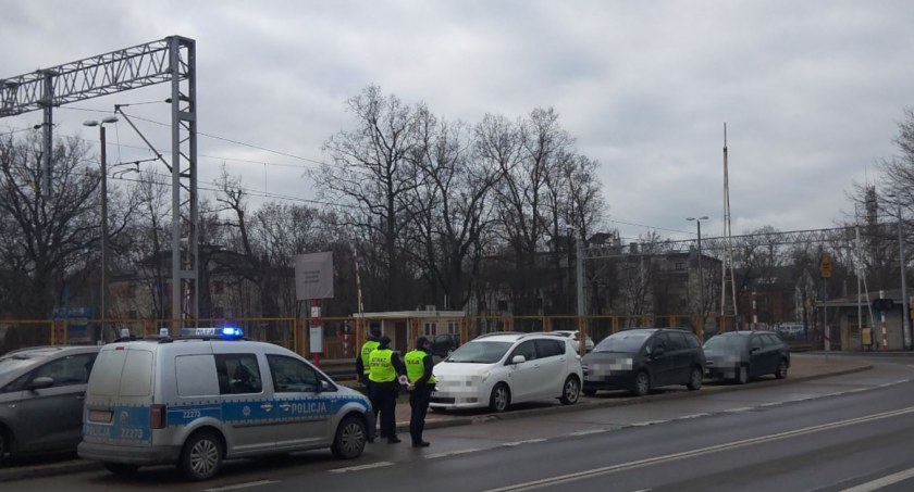 Zachowaj ostrożność przy przejazdach kolejowych!