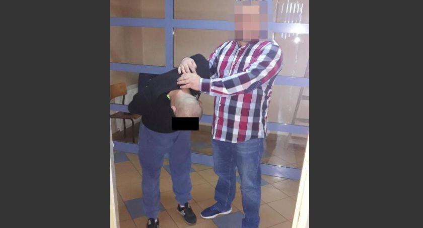 Problem w rodzinie? Może bagnet i granat pomogą 