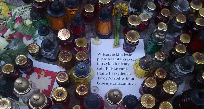Wystawa smoleńska na pl. Piłsudskiego