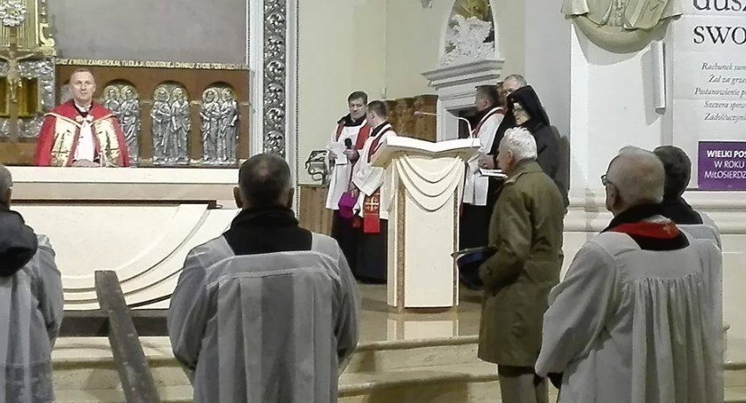 Droga Krzyżowa pod przewodnictwem bp Marka Solarczyka