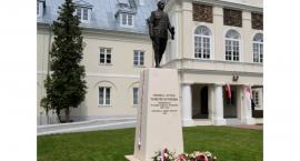 Odsłonięcie pomnika w Rembertowie na terenie Akademii Sztuki Wojennej