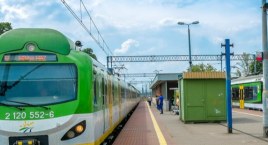Montują elektroniczne tablice informacyjne? 