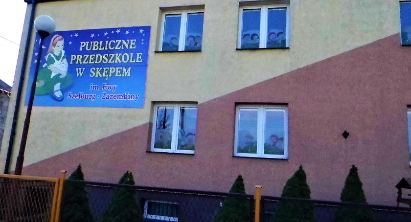 Dzieci zostały w domach