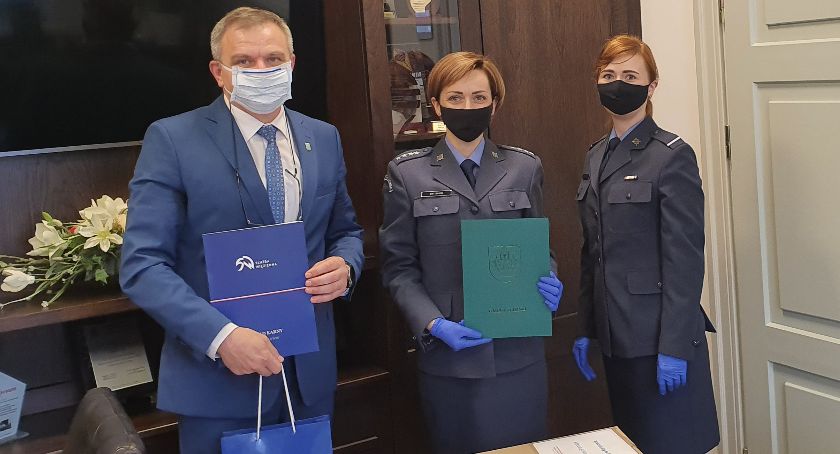 Dostali maseczki od... osadzonych