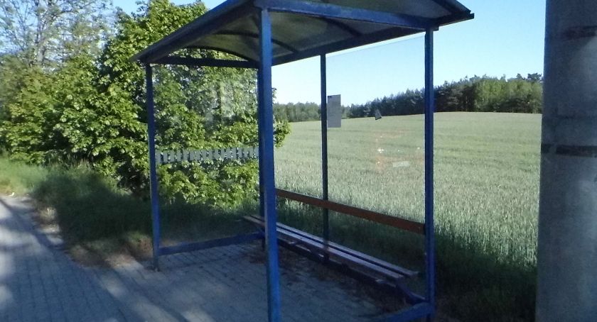 Dewastują przystanki