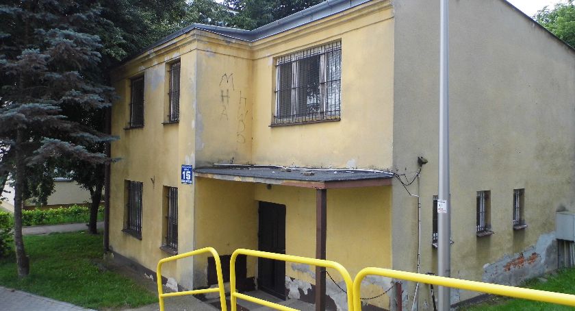 Mieszkania komunalne zamiast biblioteki?