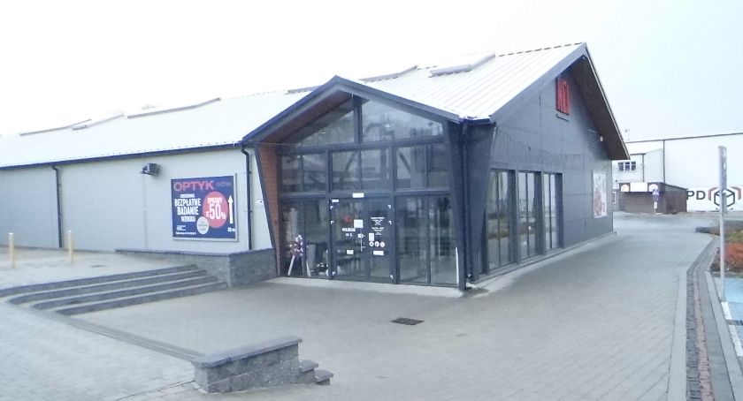 Otwarte sklepy, zamknięte szkoły, czyli 100 dni solidarności