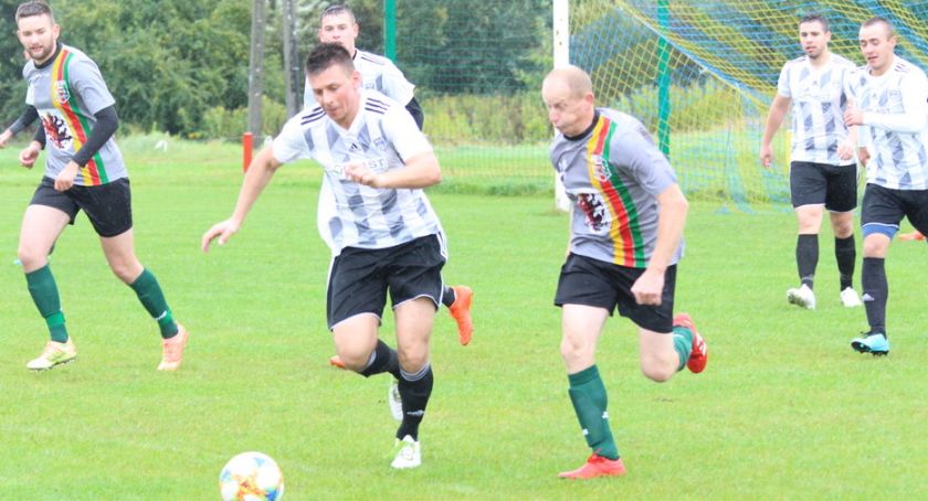 Kto o awans, kto o spadek?