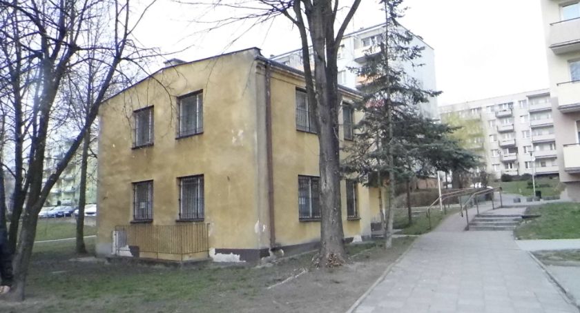 Chcą zamienić budynek po bibliotece na działkę