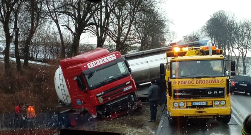 Wypadek w Krojczynie, cysterna w rowie