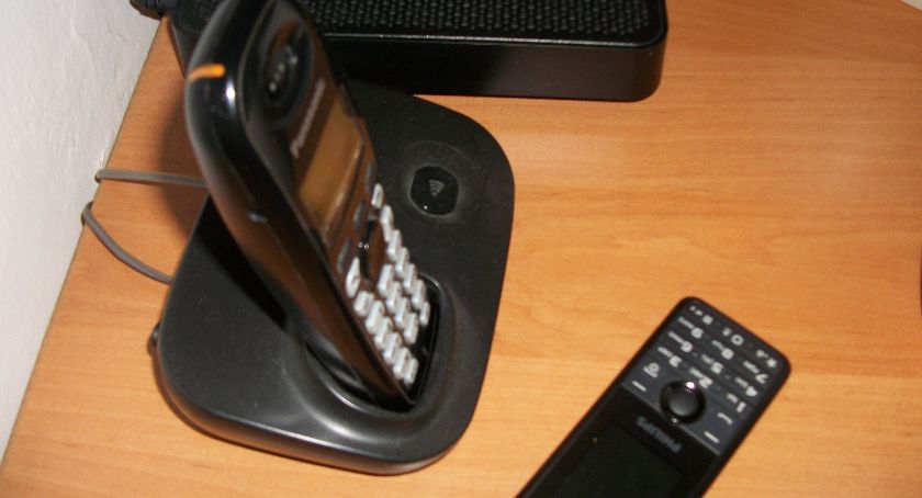 Pomoc płynie przez telefon