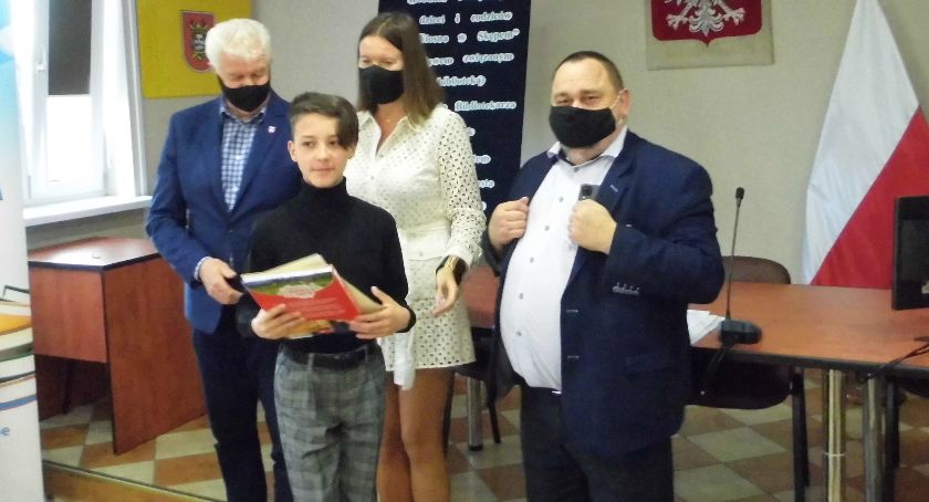 Wiosna z książką w Skępem