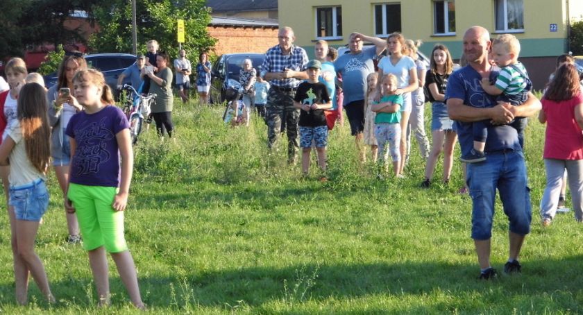 Balony nad gminą, ogień w mieście