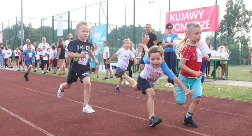 Setki osób pobiegły na orliku w Wielgiem [dużo zdjęć]