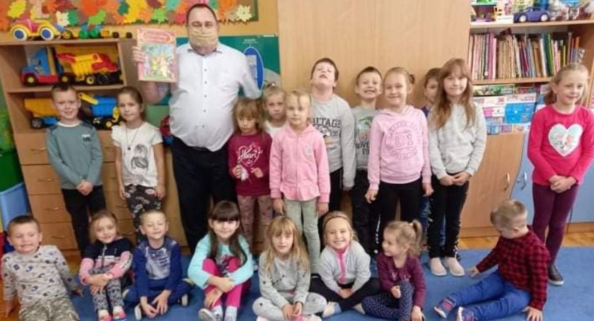 Jesienne czytanie z biblioteką