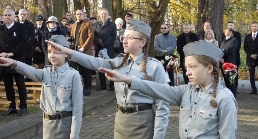 Trzy harcerki zaprzysiężone [zdjęcia]