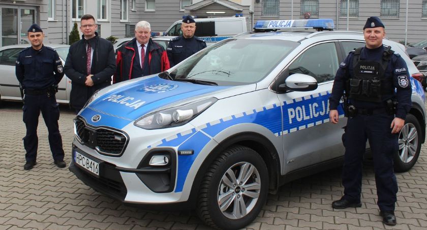 Kupili nowy samochód dla policji