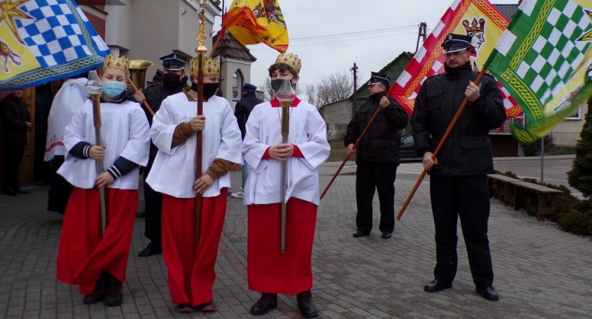 Dzień był wesoły, czyli Orszak Trzech Króli w Skępem [zdjęcia]