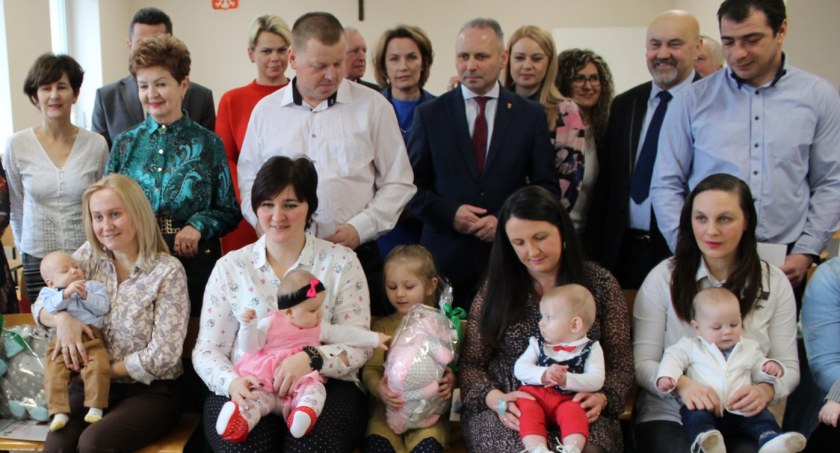 Powitali najmłodszych mieszkańców w Bobrownikach