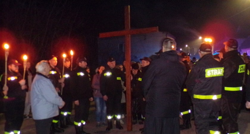 Droga krzyżowa w intencji pokoju [zdjęcia]