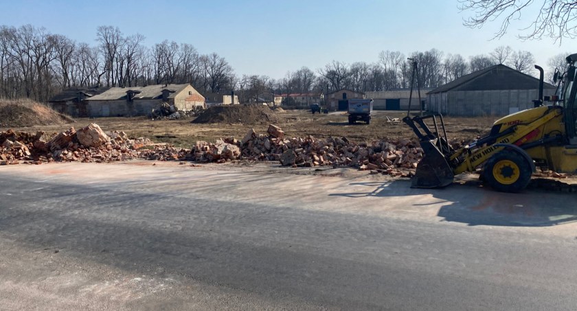 Mur grozy wreszcie rozebrany