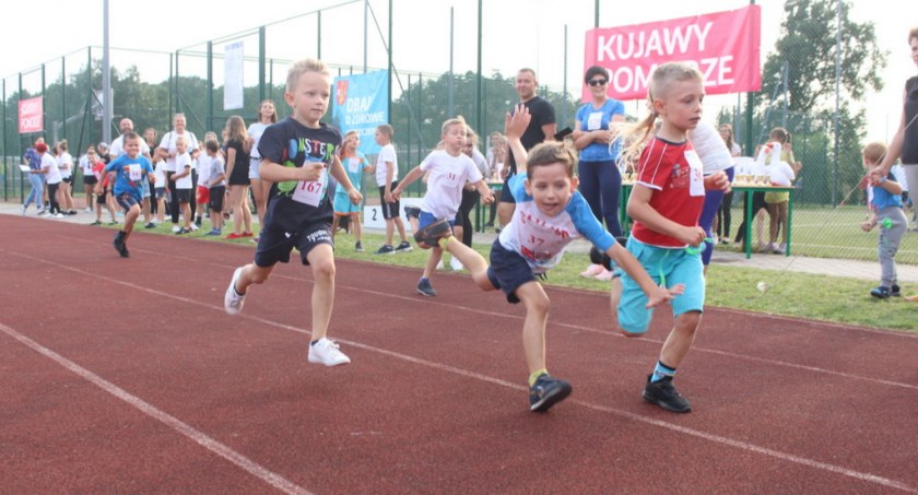 Od bąbla do urzędnika. Niezwykła impreza na orliku w Wielgiem