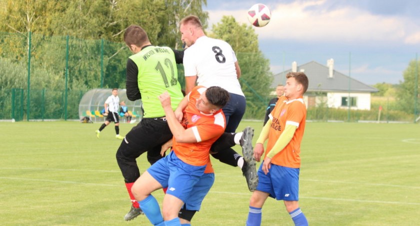 Odrodzenie Wichra Wielgie. Wygrali derby z Wiślaninem [zdjęcia]