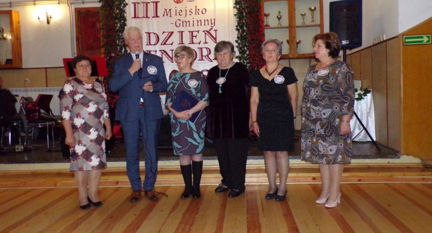 Seniorzy świętowali po raz trzeci w Skępem [zdjęcia]