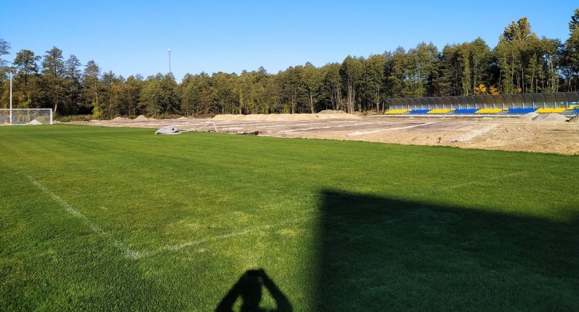 Nowy stadion w Tłuchowie coraz bliżej