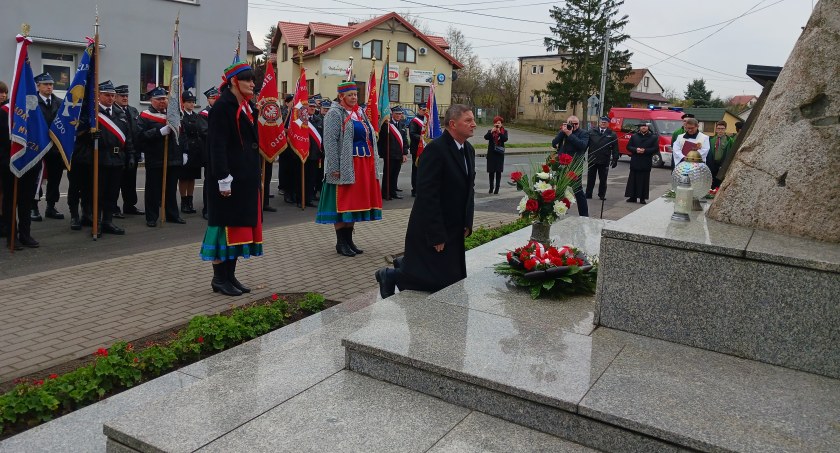 Złożyli hołd poległym i pomordowanym w Tłuchowie
