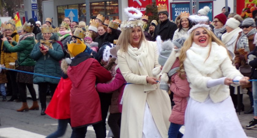 Z ratusza do kościoła, czyli lipnowski Orszak Trzech Króli [zdjęcia]