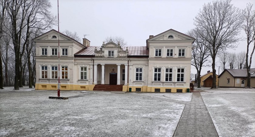 Nie chcą zamykać szkoły w Zadusznikach. Chcą remontować