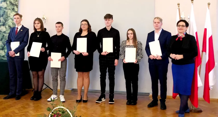 Ze stypendiami od premiera