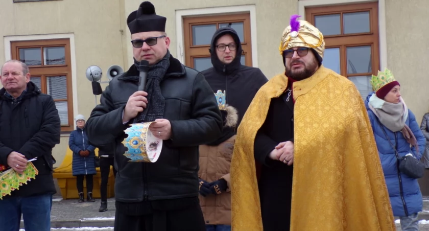 W korowodzie z ratusza do kościoła [zdjęcia]