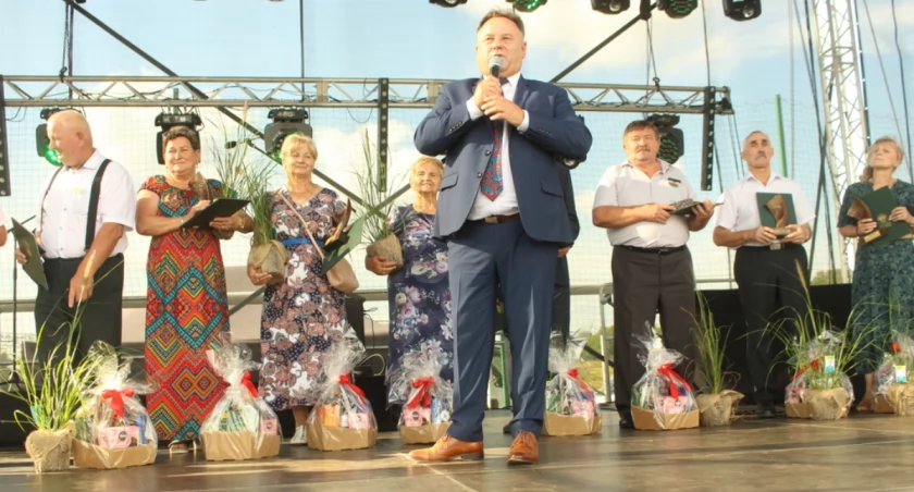 Przybywa zasłużonych