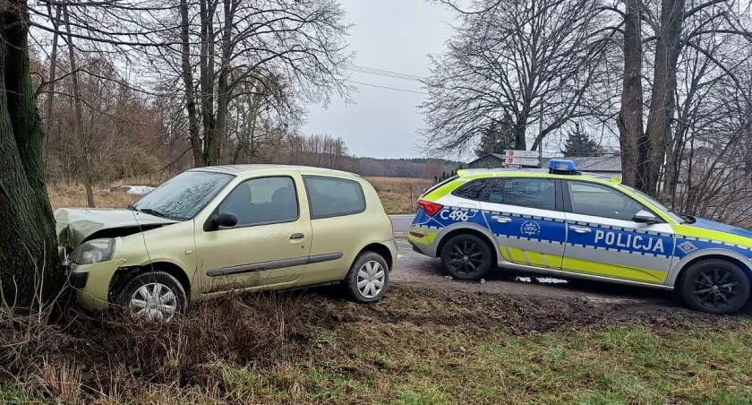 Wyciągnęli go z bagna. Dosłownie!