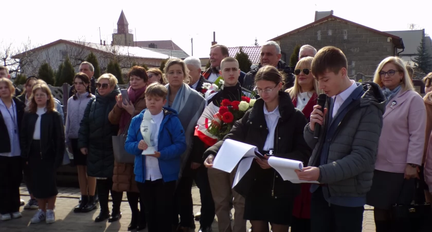 Pomnik pamięci o nauczycielu [zdjęcia]